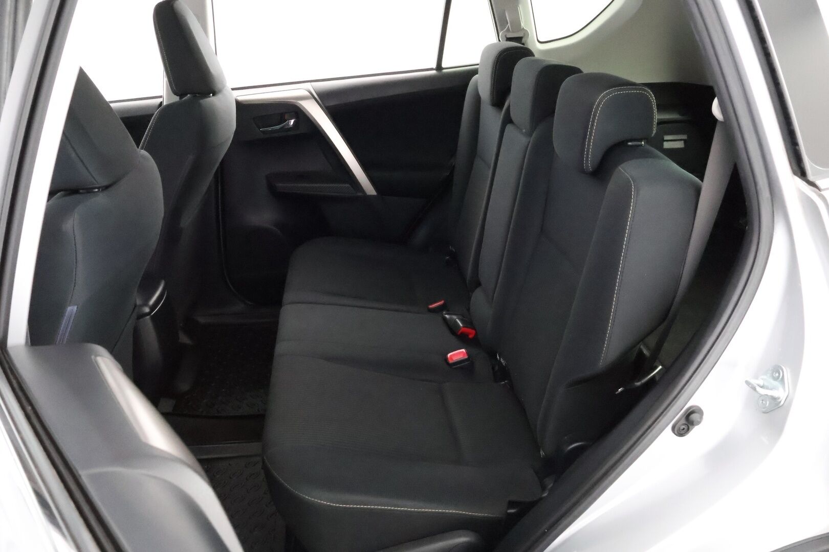 Toyota RAV4 2014 2,0 Valvematic AWD Life - Suomiauto / Vetokoukku / Lohko & Sisäpistoke / Lämmitettävä tuulilasin alareuna / 2x Renkaat Aluvantein!