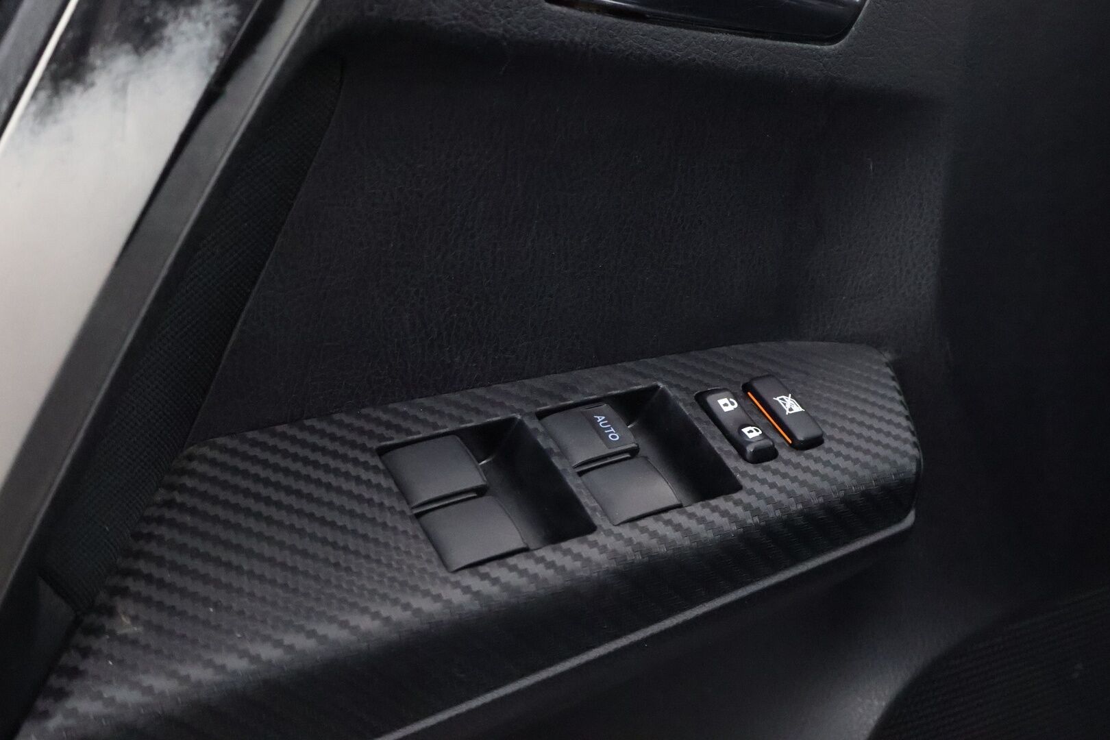 Toyota RAV4 2014 2,0 Valvematic AWD Life - Suomiauto / Vetokoukku / Lohko & Sisäpistoke / Lämmitettävä tuulilasin alareuna / 2x Renkaat Aluvantein!