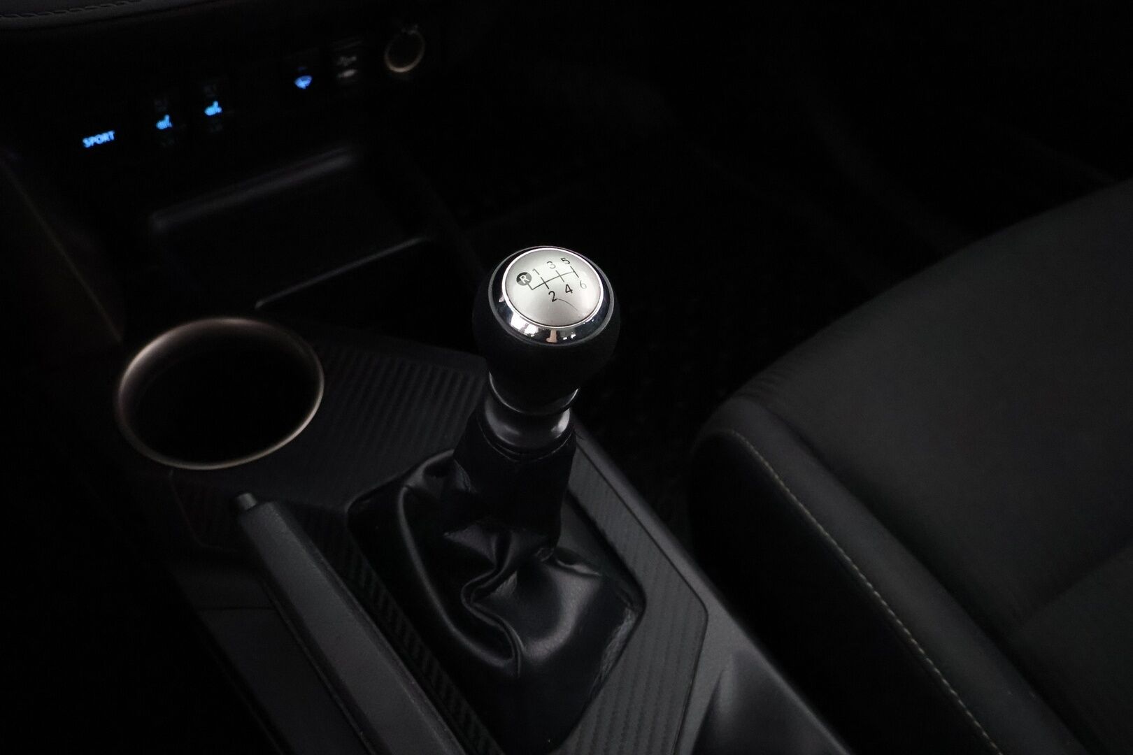 Toyota RAV4 2014 2,0 Valvematic AWD Life - Suomiauto / Vetokoukku / Lohko & Sisäpistoke / Lämmitettävä tuulilasin alareuna / 2x Renkaat Aluvantein!
