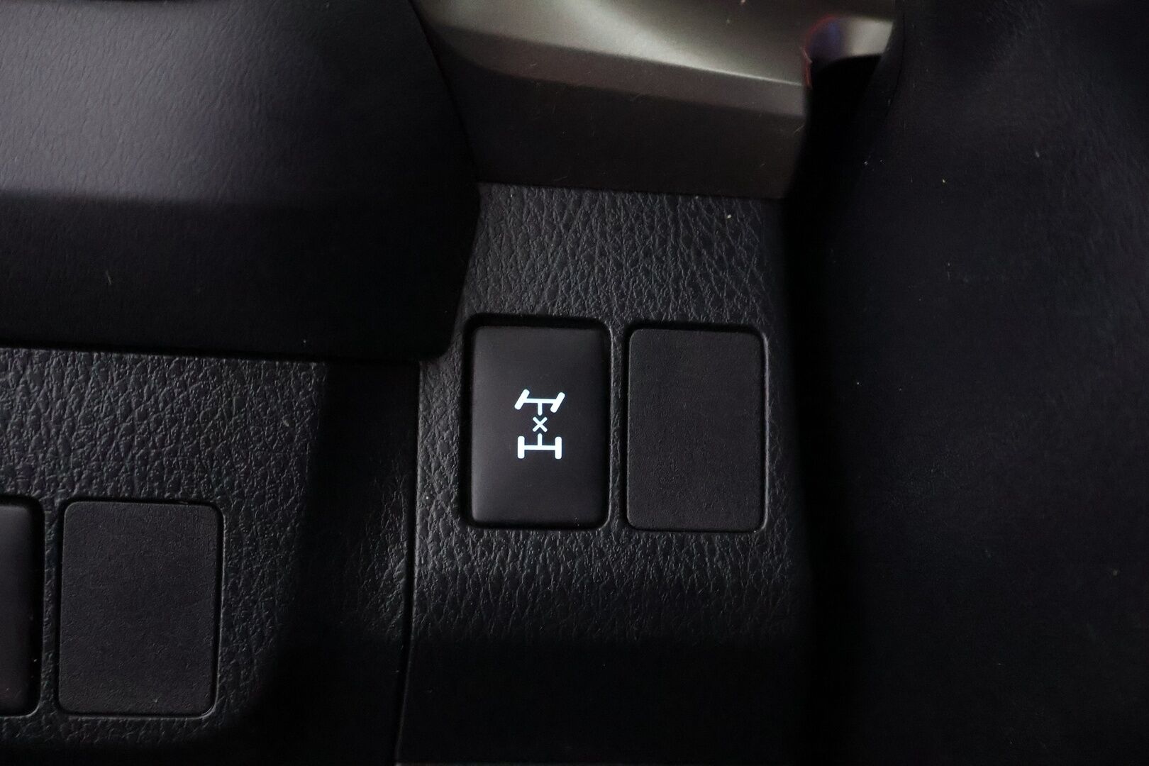 Toyota RAV4 2014 2,0 Valvematic AWD Life - Suomiauto / Vetokoukku / Lohko & Sisäpistoke / Lämmitettävä tuulilasin alareuna / 2x Renkaat Aluvantein!