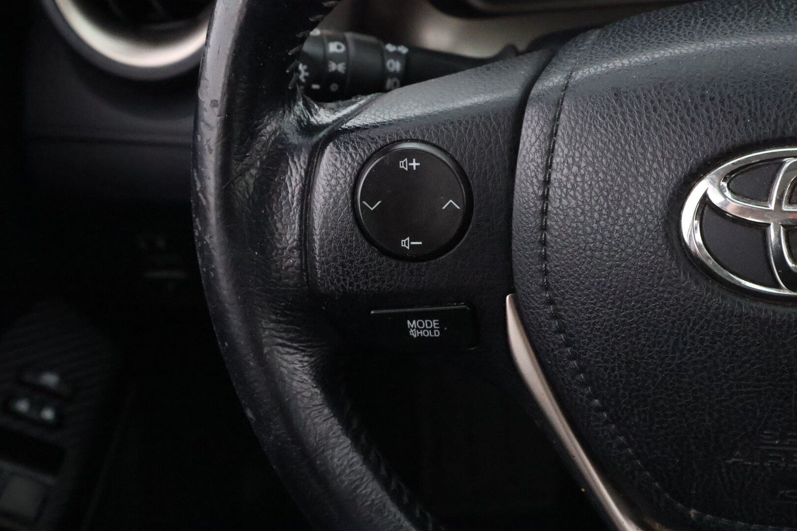 Toyota RAV4 2014 2,0 Valvematic AWD Life - Suomiauto / Vetokoukku / Lohko & Sisäpistoke / Lämmitettävä tuulilasin alareuna / 2x Renkaat Aluvantein!