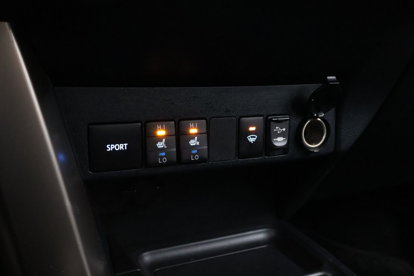 Toyota RAV4 2014 2,0 Valvematic AWD Life - Suomiauto / Vetokoukku / Lohko & Sisäpistoke / Lämmitettävä tuulilasin alareuna / 2x Renkaat Aluvantein!
