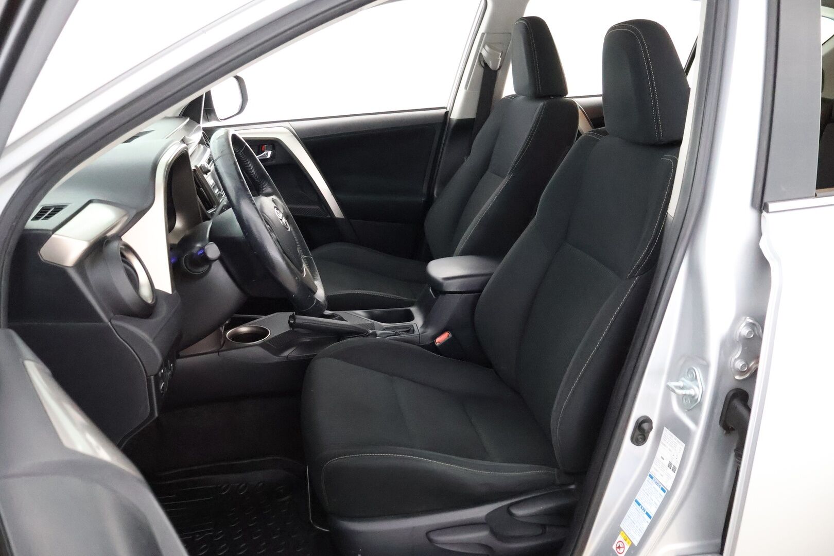 Toyota RAV4 2014 2,0 Valvematic AWD Life - Suomiauto / Vetokoukku / Lohko & Sisäpistoke / Lämmitettävä tuulilasin alareuna / 2x Renkaat Aluvantein!