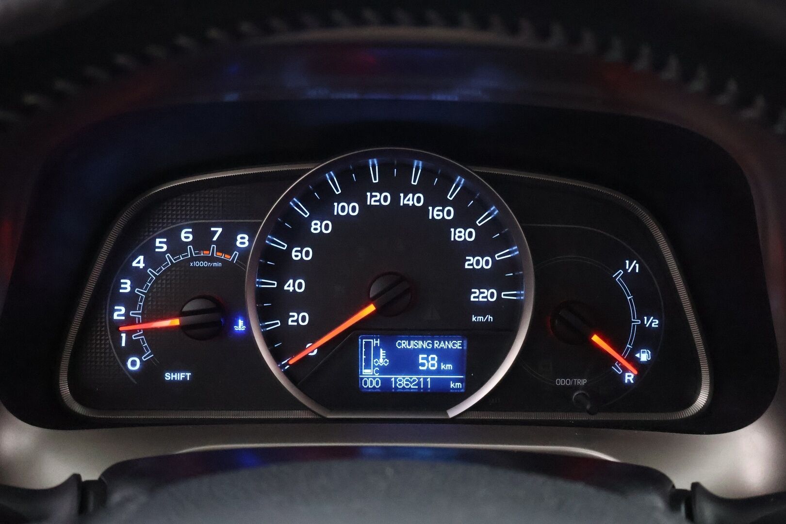 Toyota RAV4 2014 2,0 Valvematic AWD Life - Suomiauto / Vetokoukku / Lohko & Sisäpistoke / Lämmitettävä tuulilasin alareuna / 2x Renkaat Aluvantein!