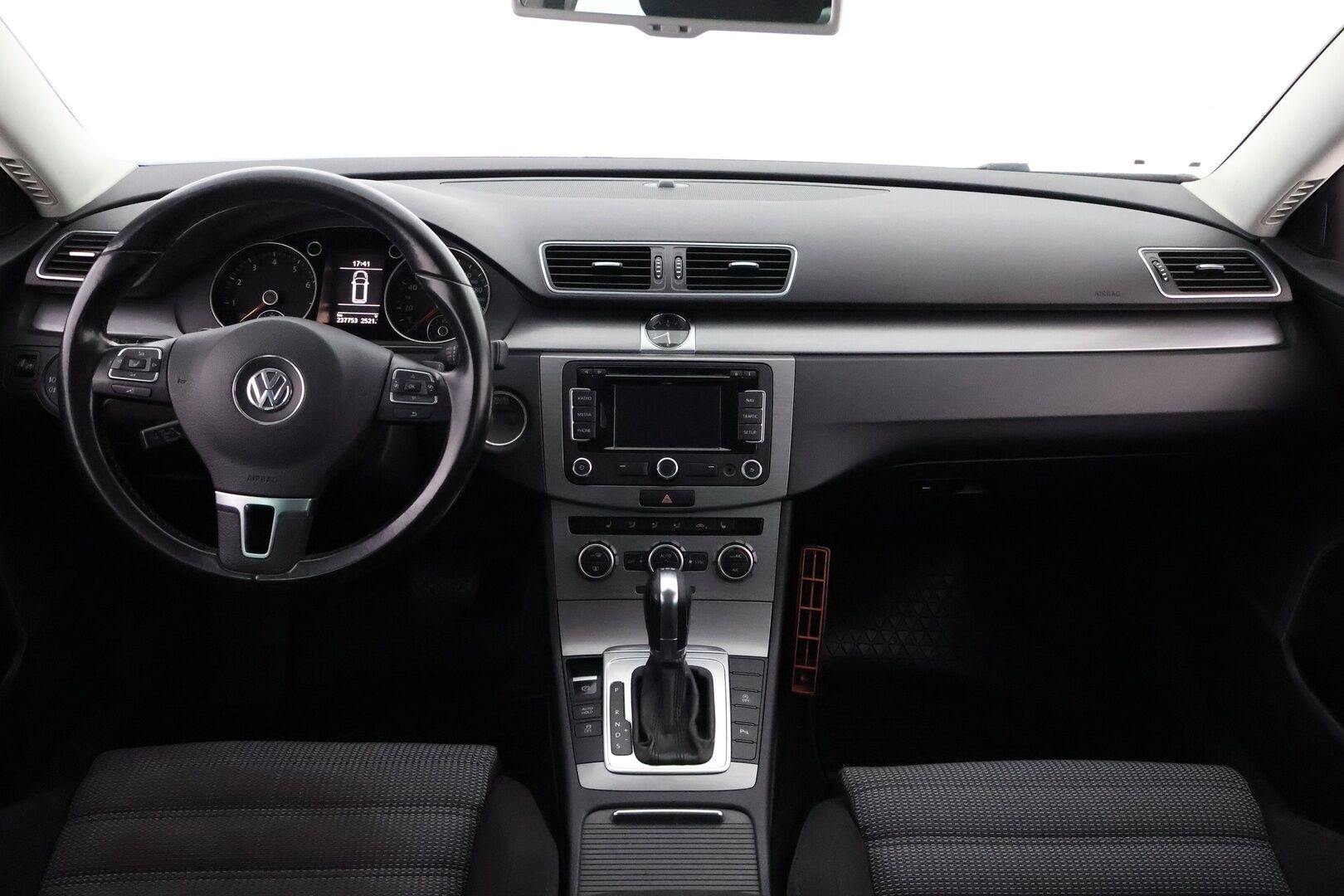 Volkswagen Passat 2014 Variant Comfortline Edition 40 1,4 TSI 90 kW (122 hv) BMT DSG-automaatti * MYYDÄÄN HUUTOKAUPAT.COM! * - * MYYDÄÄN HUUTOKAUPAT.COM! *