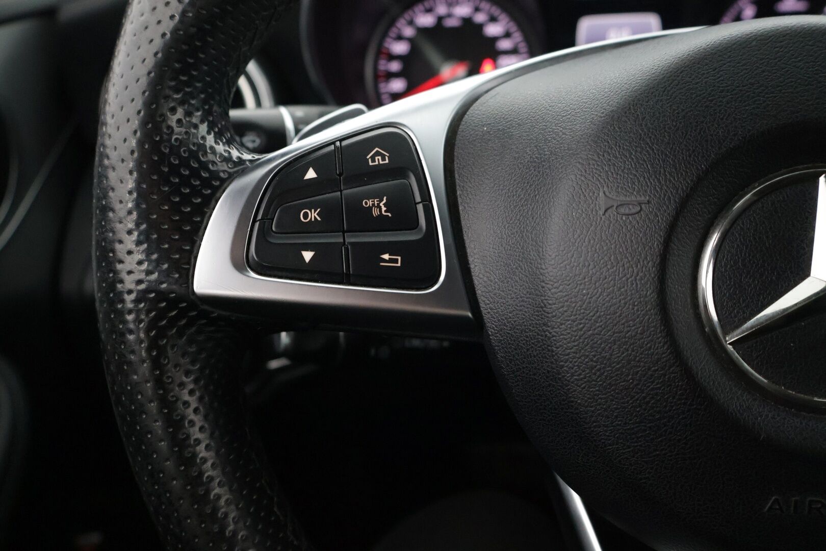 Mercedes-Benz C 2014 220 BlueTec Premium Business AMG Styling - Suomi-auto / ILS / Nahkasisusta / P-Tutkat