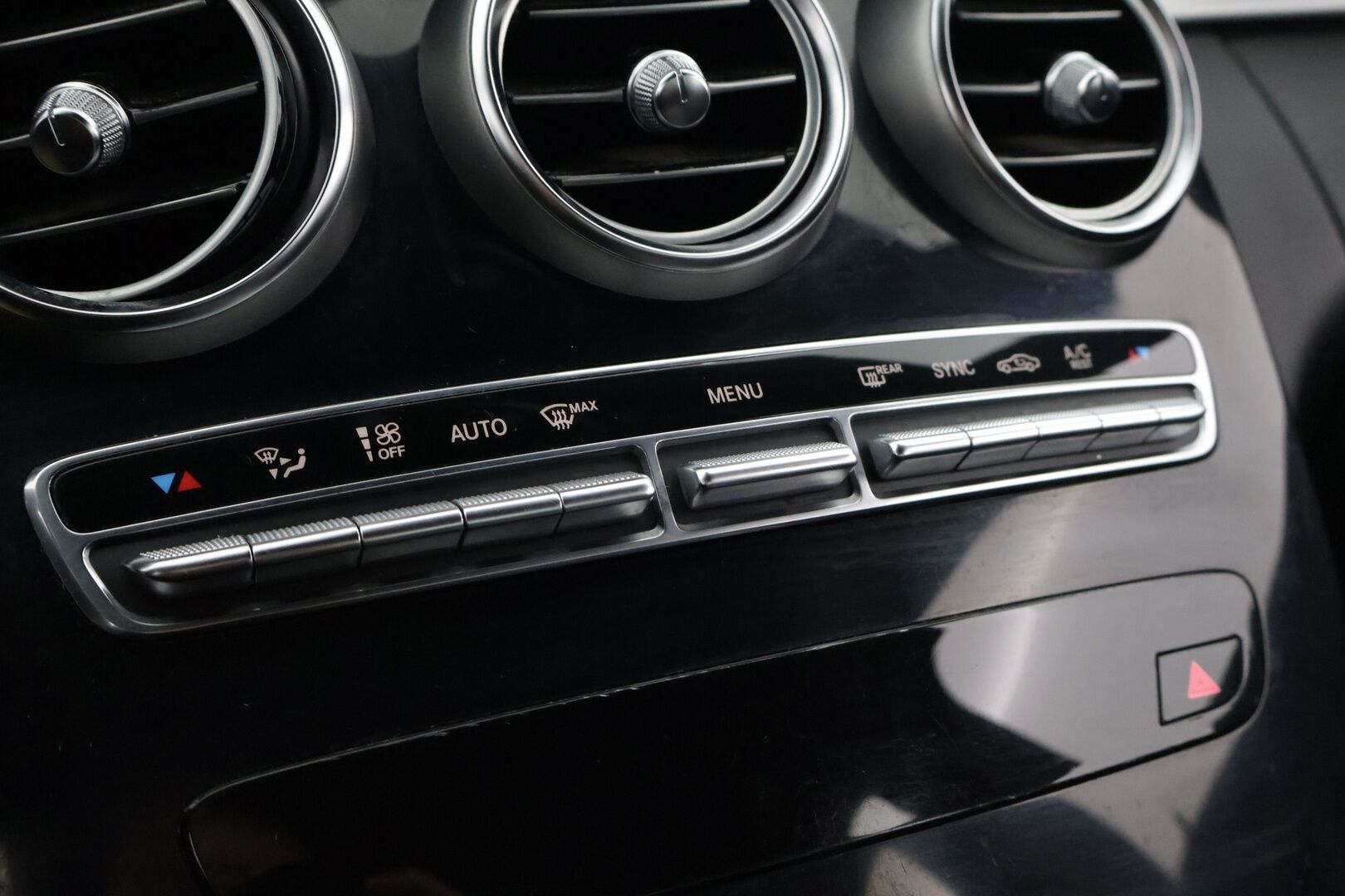 Mercedes-Benz C 2014 220 BlueTec Premium Business AMG Styling - Suomi-auto / ILS / Nahkasisusta / P-Tutkat