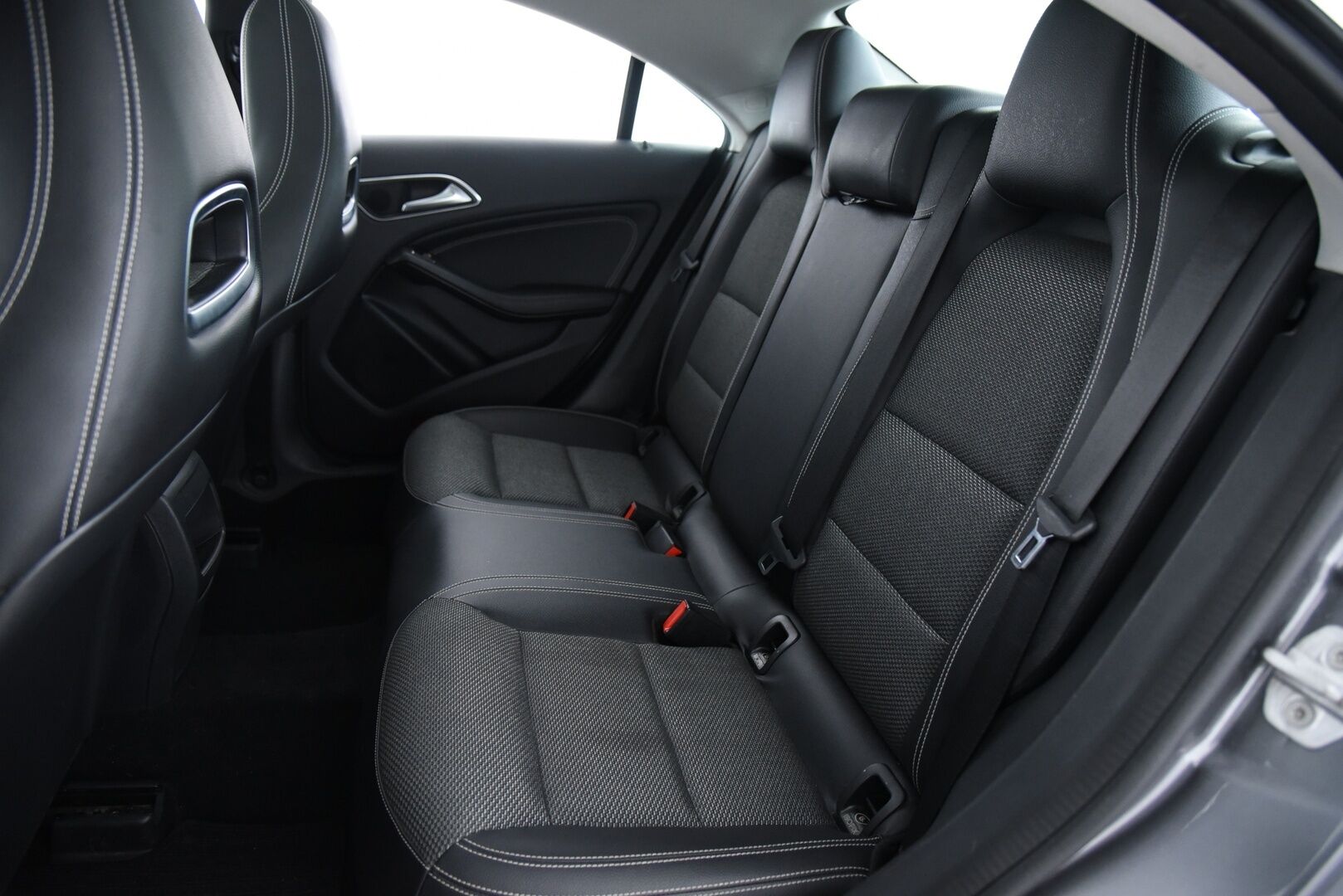 Mercedes-Benz CLA 2014 180 BE A Premium Business / Suomi-auto / Vakkari / P. tutkat / Panorama / Bi-Xenon / - 2x renkaat&vanteet / Siisti! / Hyvin huollettu!