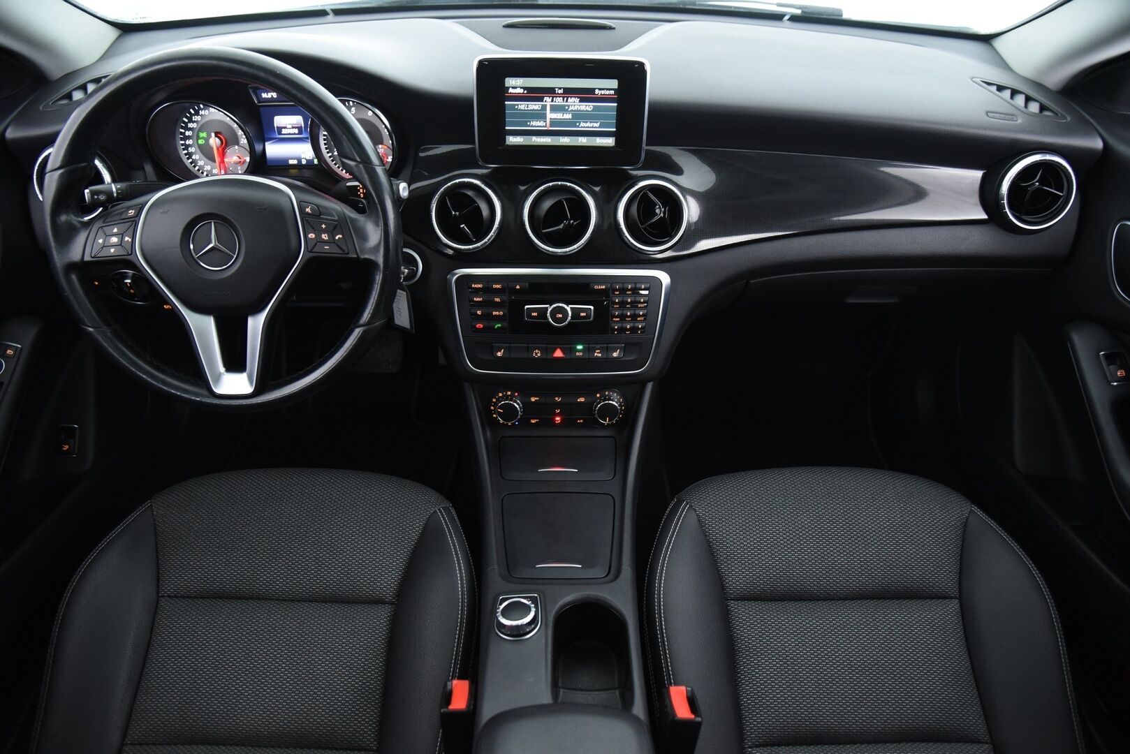 Mercedes-Benz CLA 2014 180 BE A Premium Business / Suomi-auto / Vakkari / P. tutkat / Panorama / Bi-Xenon / - 2x renkaat&vanteet / Siisti! / Hyvin huollettu!