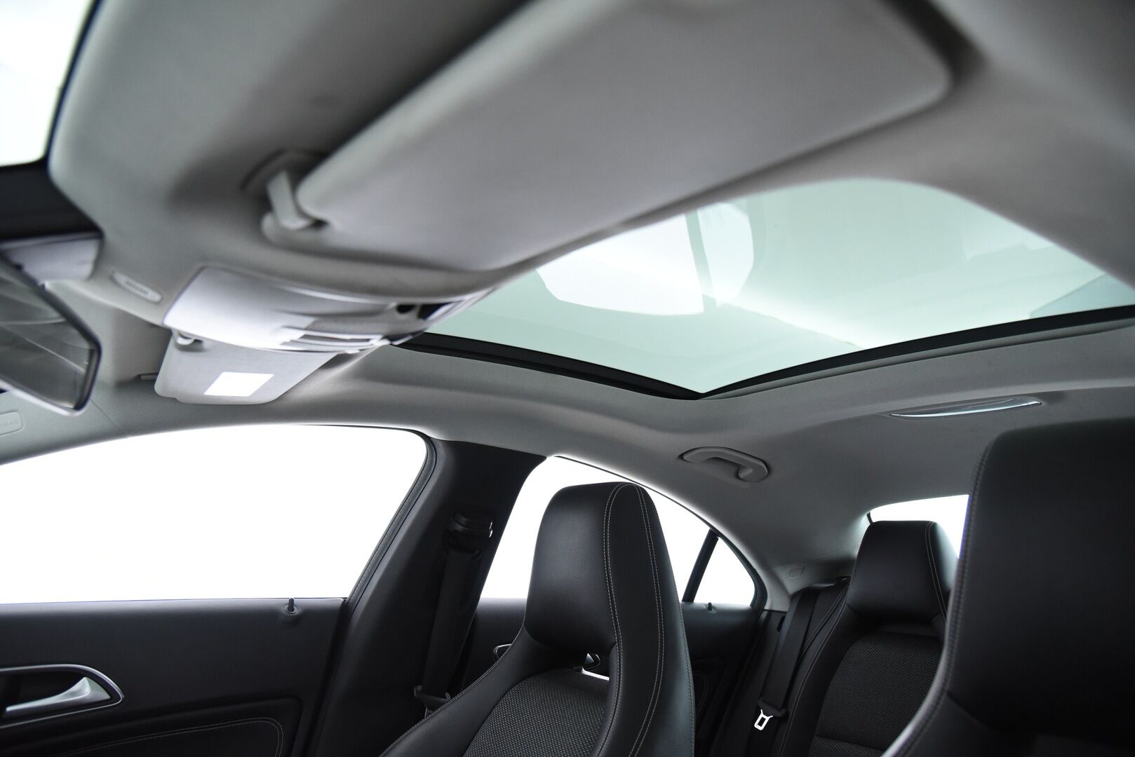 Mercedes-Benz CLA 2014 180 BE A Premium Business / Suomi-auto / Vakkari / P. tutkat / Panorama / Bi-Xenon / - 2x renkaat&vanteet / Siisti! / Hyvin huollettu!