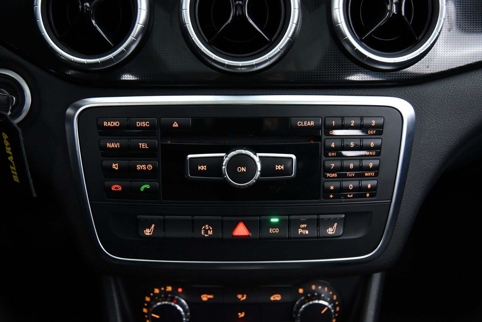 Mercedes-Benz CLA 2014 180 BE A Premium Business / Suomi-auto / Vakkari / P. tutkat / Panorama / Bi-Xenon / - 2x renkaat&vanteet / Siisti! / Hyvin huollettu!