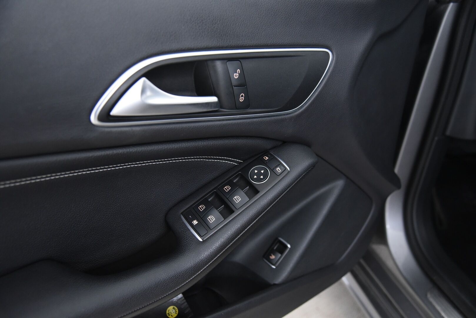 Mercedes-Benz CLA 2014 180 BE A Premium Business / Suomi-auto / Vakkari / P. tutkat / Panorama / Bi-Xenon / - 2x renkaat&vanteet / Siisti! / Hyvin huollettu!