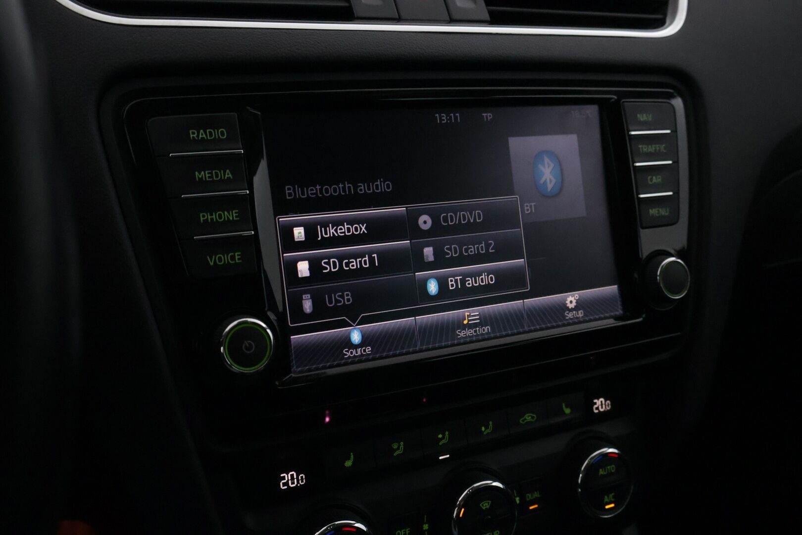 Skoda Octavia 2014 1,8 TSI Elegance DSG Autom.*Koukku / Muistipenkki / Tutkat / KeyLessGo / Vakkari / Xenon / Kaistavahti* - Merkkihuollettu ja juuri leimattu Suomiauto kaksilla renkailla ja vanteilla!