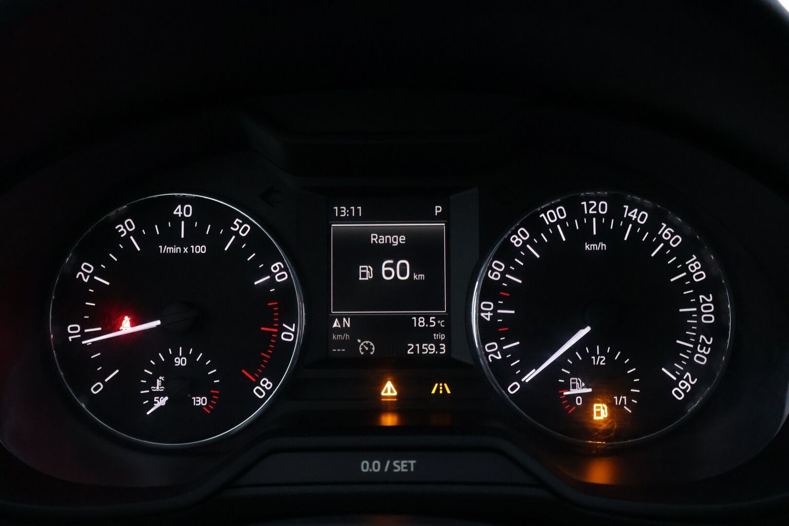 Skoda Octavia 2014 1,8 TSI Elegance DSG Autom.*Koukku / Muistipenkki / Tutkat / KeyLessGo / Vakkari / Xenon / Kaistavahti* - Merkkihuollettu ja juuri leimattu Suomiauto kaksilla renkailla ja vanteilla!