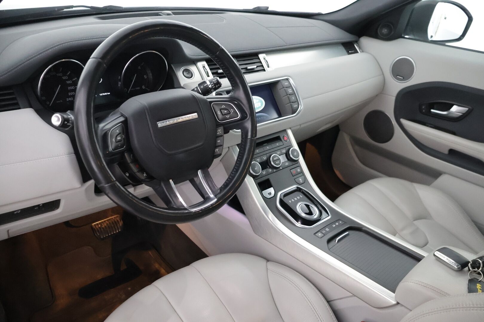 Land Rover Range Rover Evoque 2015 2,2 TD4 Pure Business Aut - Lasikatto / PA-lisälämmitin / P-kamera / Meridian / Nahkasisusta / Sähköluukku / Ratinlämmitin