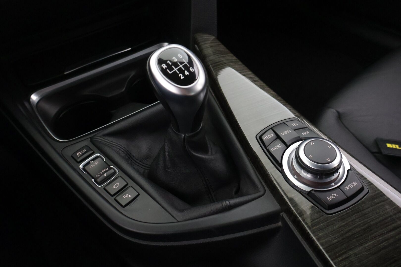 BMW 320 2012 320i TwinPower Turbo F30 Sedan Business *360 kamera / HUD / Proffa navi / Vakkari / Nahkasisusta* - *Harvinainen manuaali / Siisti / Huippu varusteet*