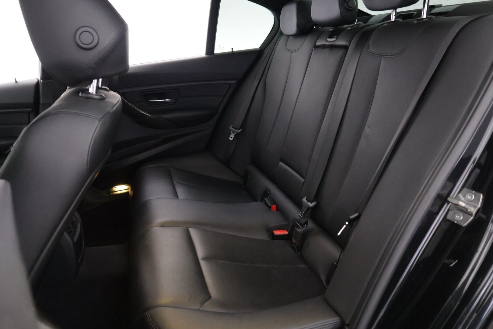 BMW 320 2012 320i TwinPower Turbo F30 Sedan Business *360 kamera / HUD / Proffa navi / Vakkari / Nahkasisusta* - *Harvinainen manuaali / Siisti / Huippu varusteet*