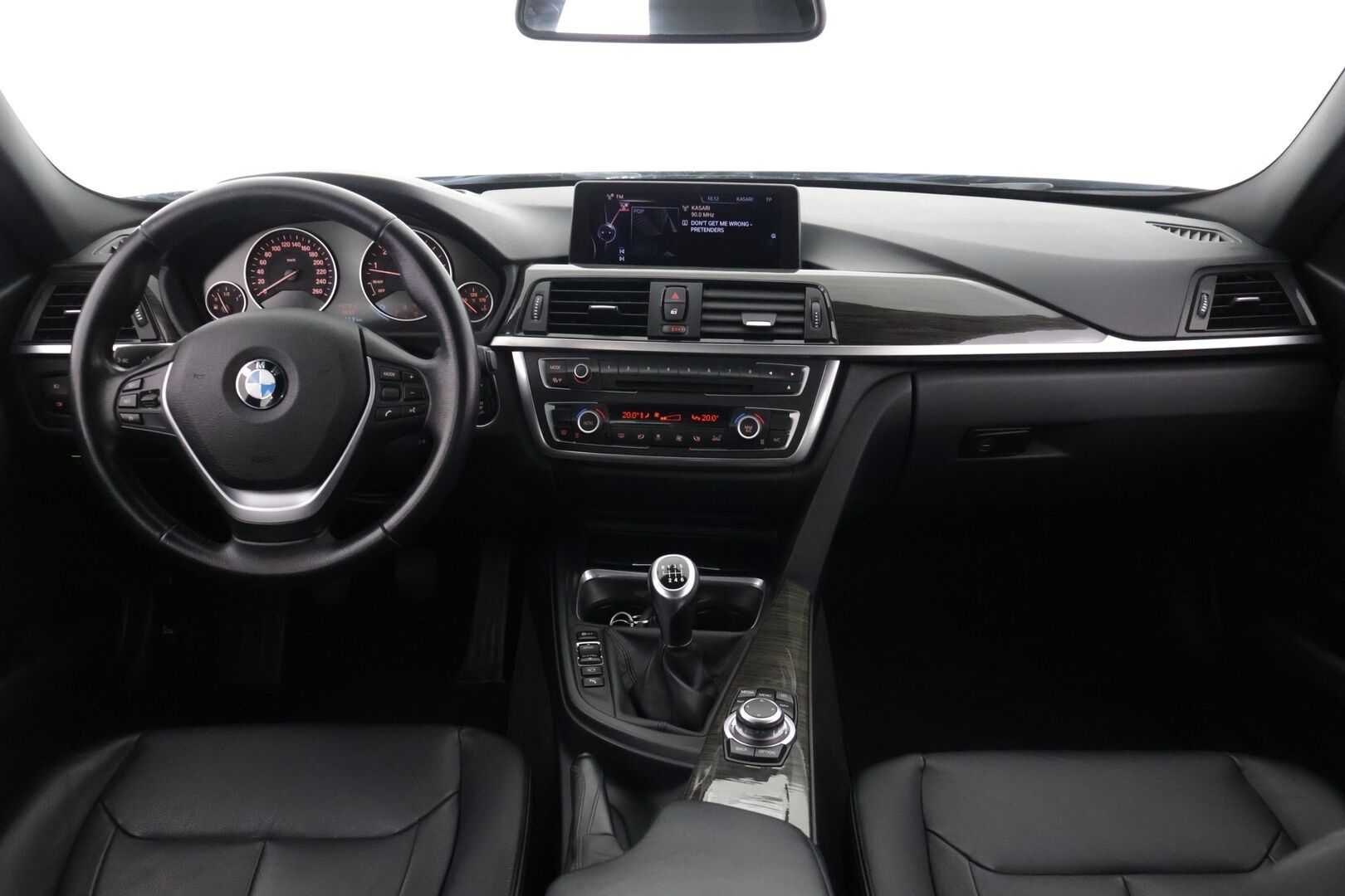 BMW 320 2012 320i TwinPower Turbo F30 Sedan Business *360 kamera / HUD / Proffa navi / Vakkari / Nahkasisusta* - *Harvinainen manuaali / Siisti / Huippu varusteet*