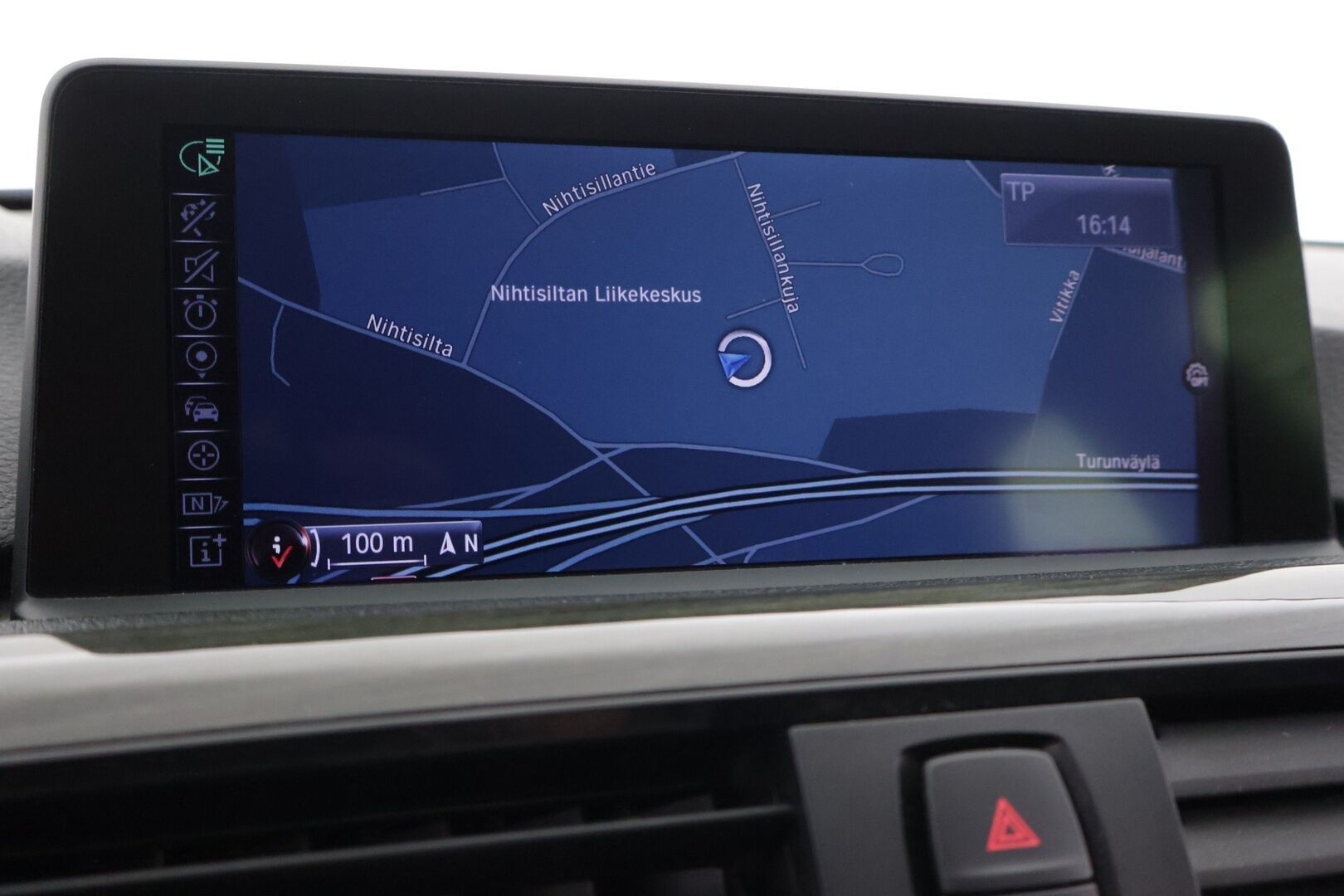 BMW 320 2012 320i TwinPower Turbo F30 Sedan Business *360 kamera / HUD / Proffa navi / Vakkari / Nahkasisusta* - *Harvinainen manuaali / Siisti / Huippu varusteet*