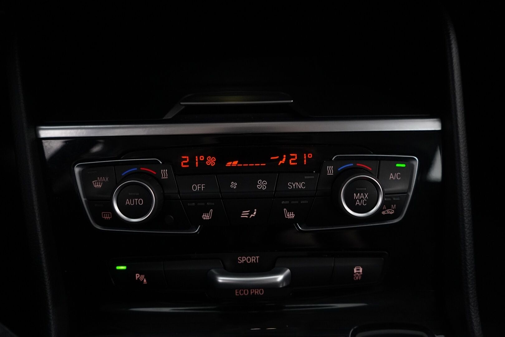 BMW 218 2015 F45 Active Tourer 218i Business *Vakkari / Lohko / S.kontti / Keyless / Tutkat / S.Penkit* - Suomi-Auto / Juuri huollettu / Kahdet vanteet / Seuraava katsastus 4/26