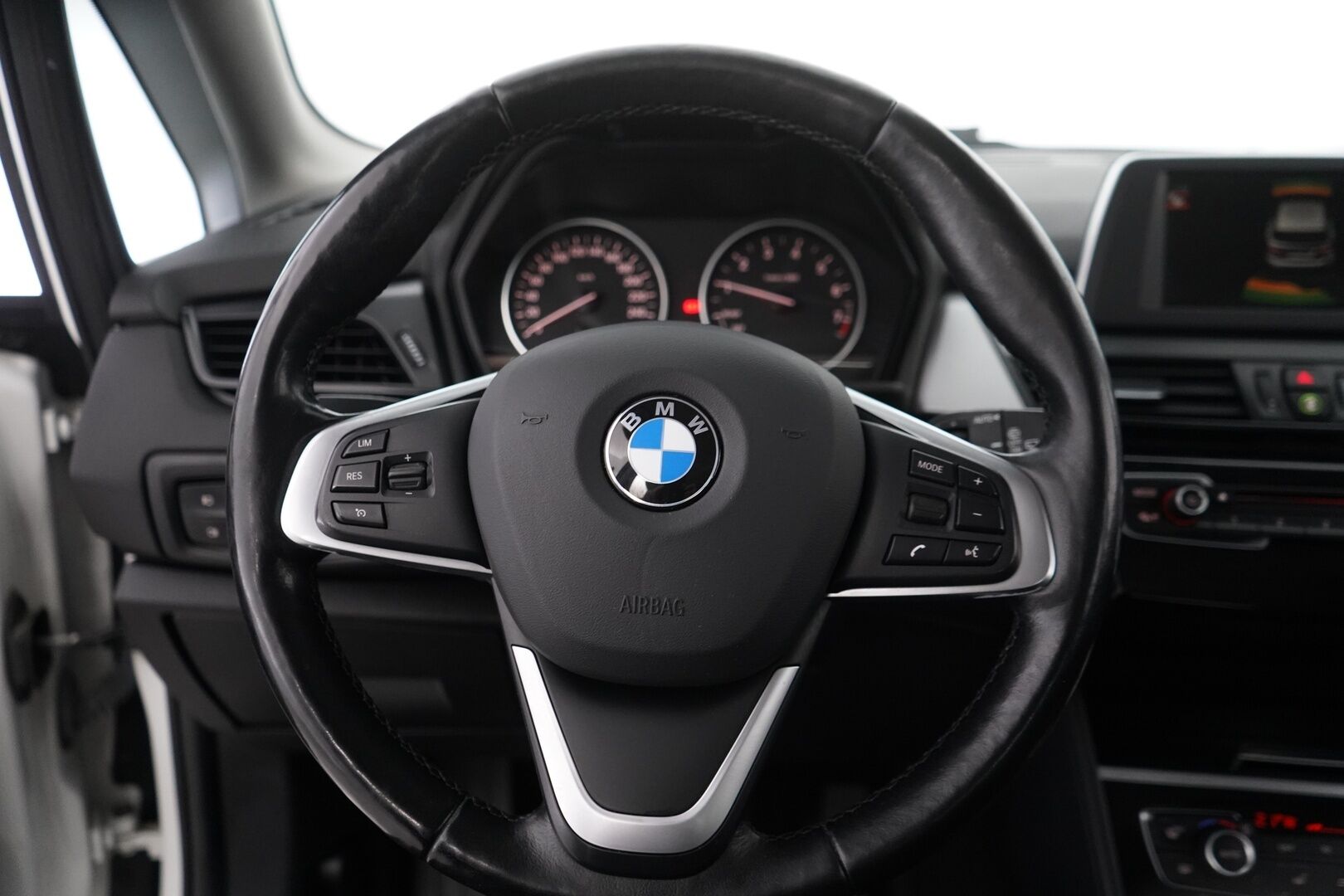 BMW 218 2015 F45 Active Tourer 218i Business *Vakkari / Lohko / S.kontti / Keyless / Tutkat / S.Penkit* - Suomi-Auto / Juuri huollettu / Kahdet vanteet / Seuraava katsastus 4/26