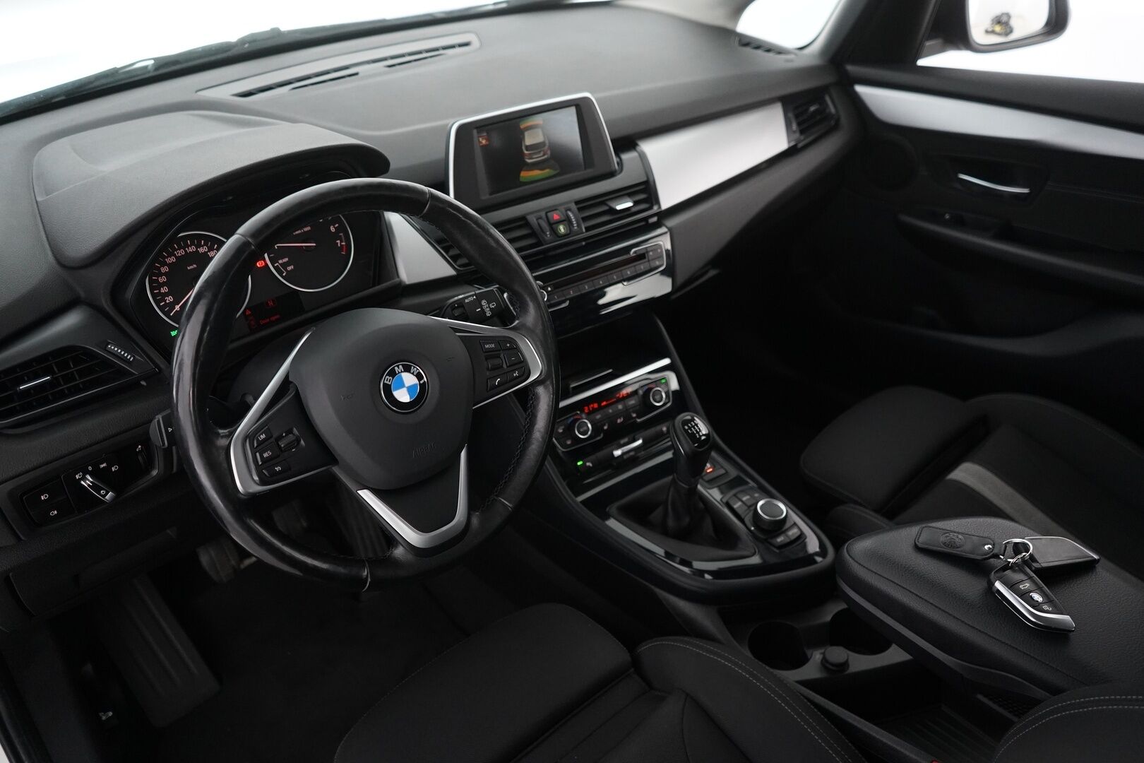 BMW 218 2015 F45 Active Tourer 218i Business *Vakkari / Lohko / S.kontti / Keyless / Tutkat / S.Penkit* - Suomi-Auto / Juuri huollettu / Kahdet vanteet / Seuraava katsastus 4/26