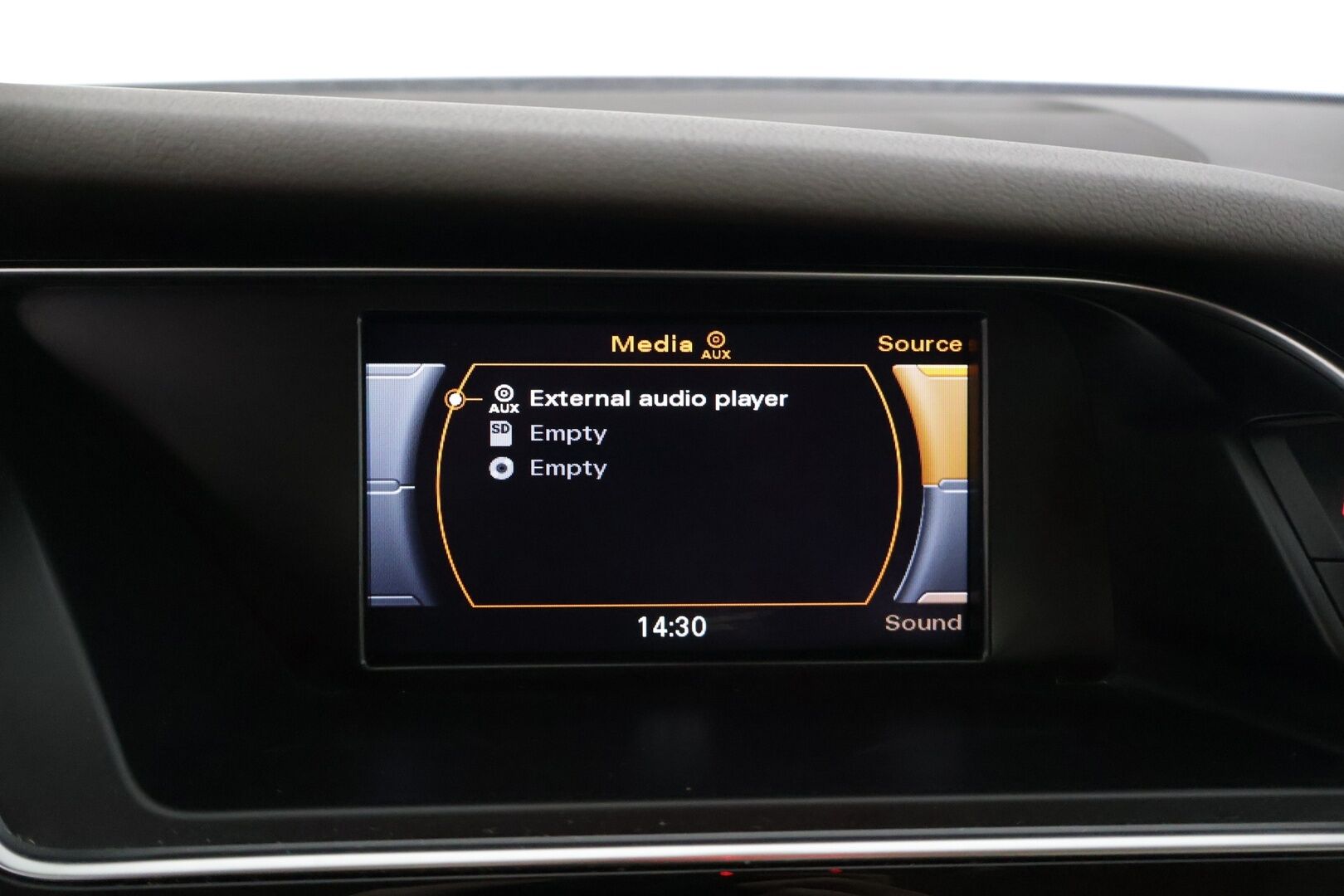 Audi A4 2015 Sedan Business Sport 2,0 TDI 110 kW * / Webasto / Tutkat / Bang & Olufsen / Nahkat / Xenon / Vakkari / Suomi-auto / * - Siisti suomi-auto webastolla / Sport suspension