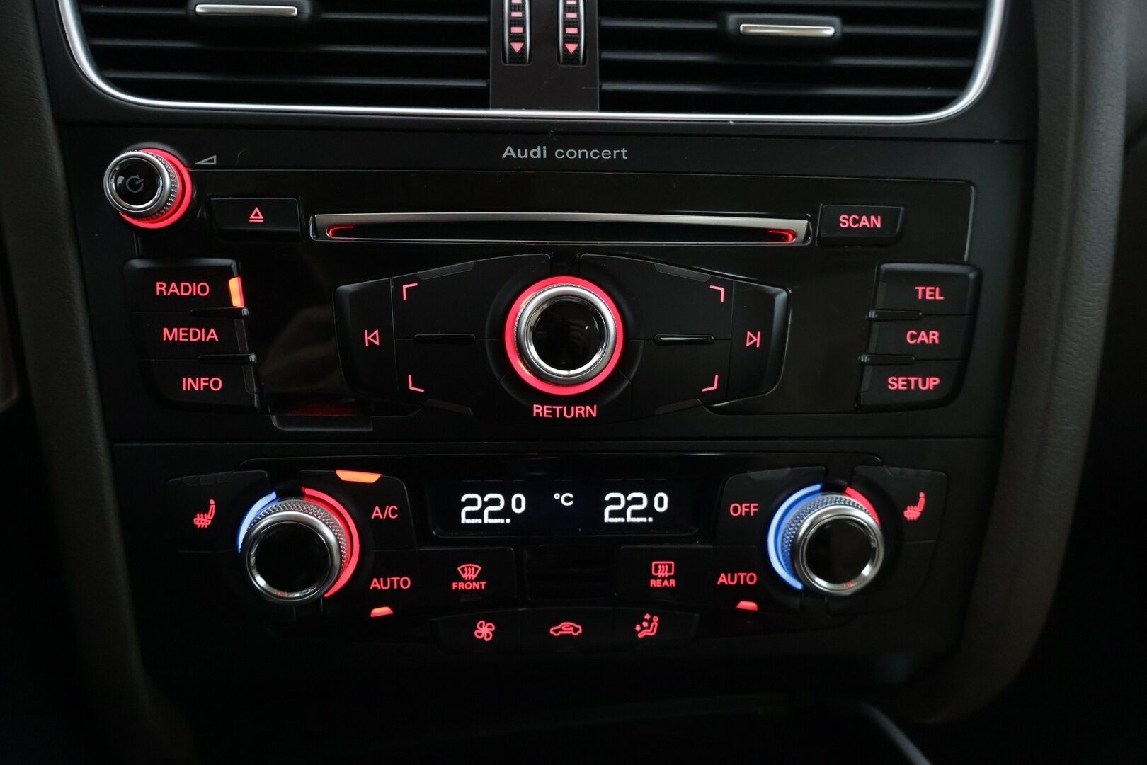 Audi A4 2015 Sedan Business Sport 2,0 TDI 110 kW * / Webasto / Tutkat / Bang & Olufsen / Nahkat / Xenon / Vakkari / Suomi-auto / * - Siisti suomi-auto webastolla / Sport suspension