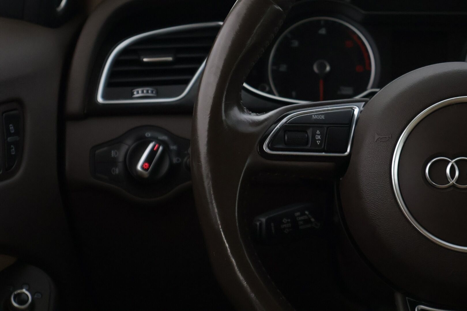 Audi A4 2015 Sedan Business Sport 2,0 TDI 110 kW * / Webasto / Tutkat / Bang & Olufsen / Nahkat / Xenon / Vakkari / Suomi-auto / * - Siisti suomi-auto webastolla / Sport suspension