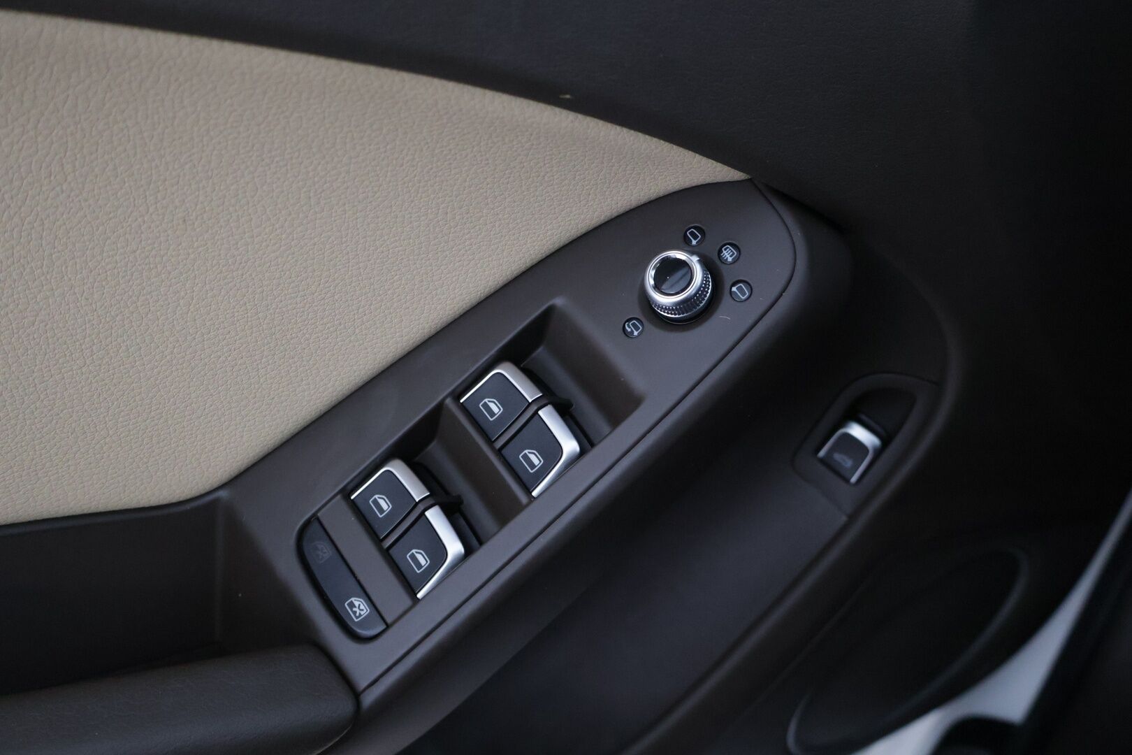 Audi A4 2015 Sedan Business Sport 2,0 TDI 110 kW * / Webasto / Tutkat / Bang & Olufsen / Nahkat / Xenon / Vakkari / Suomi-auto / * - Siisti suomi-auto webastolla / Sport suspension