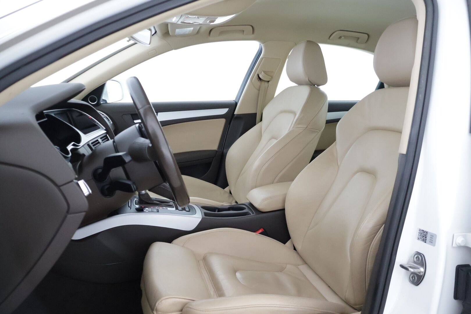 Audi A4 2015 Sedan Business Sport 2,0 TDI 110 kW * / Webasto / Tutkat / Bang & Olufsen / Nahkat / Xenon / Vakkari / Suomi-auto / * - Siisti suomi-auto webastolla / Sport suspension