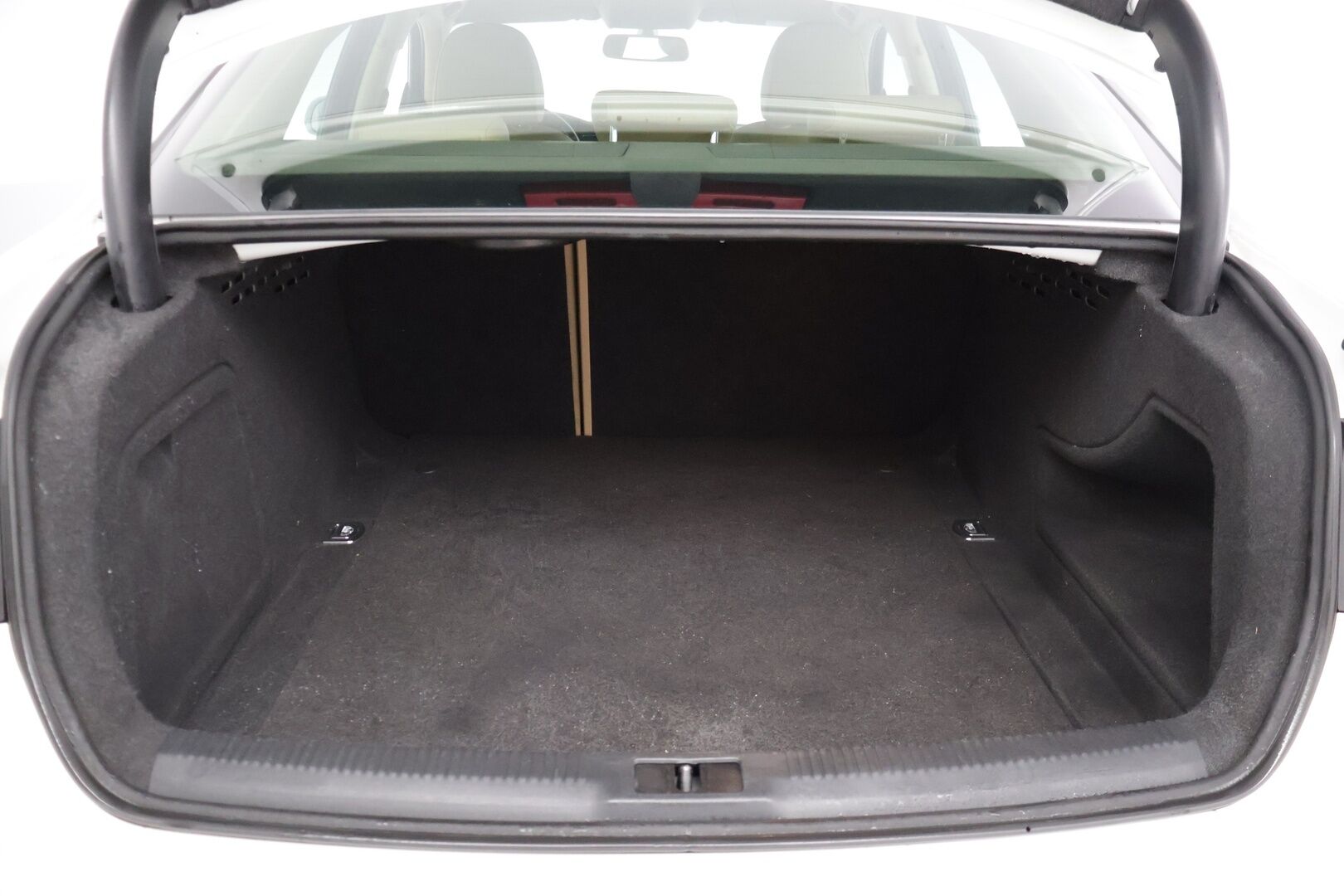 Audi A4 2015 Sedan Business Sport 2,0 TDI 110 kW * / Webasto / Tutkat / Bang & Olufsen / Nahkat / Xenon / Vakkari / Suomi-auto / * - Siisti suomi-auto webastolla / Sport suspension