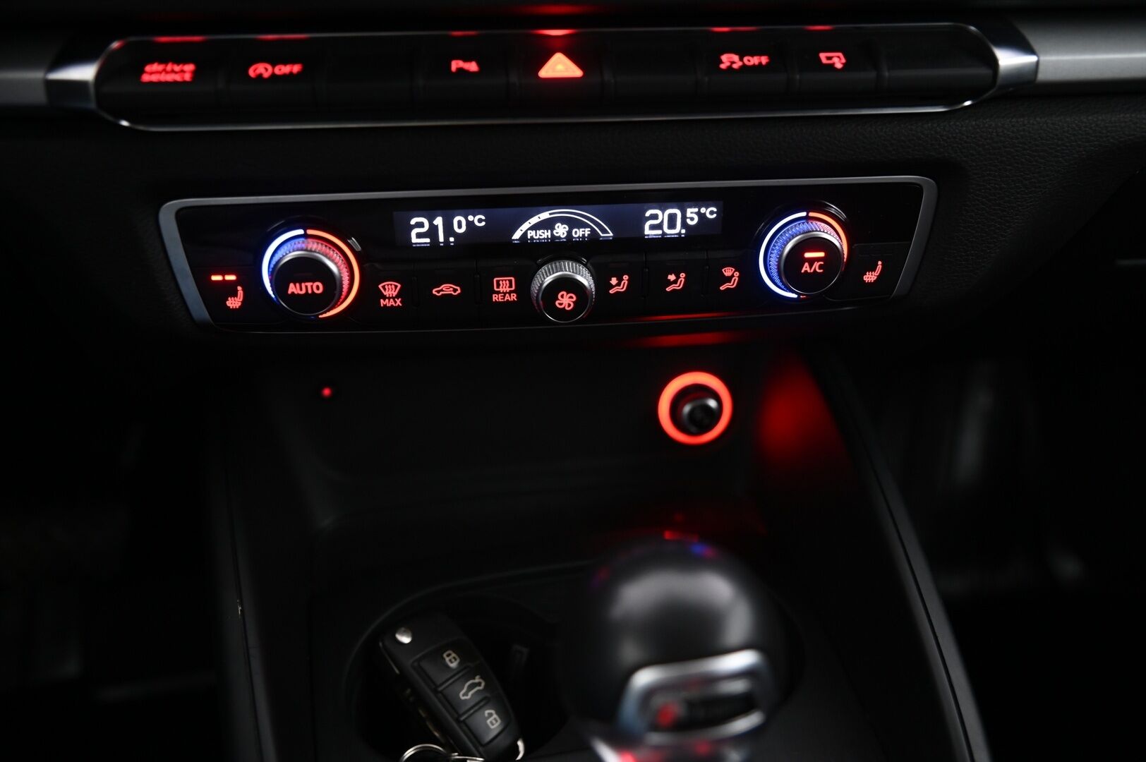 Audi A3 2015 Sportback Land of quattro Edition 2,0 TDI 135 kW quattro S tronic *Remuc Lisälämmitin / Tutkat / Sporttipenkit * - Siisti sporttinen nelikko Suomi-auto!