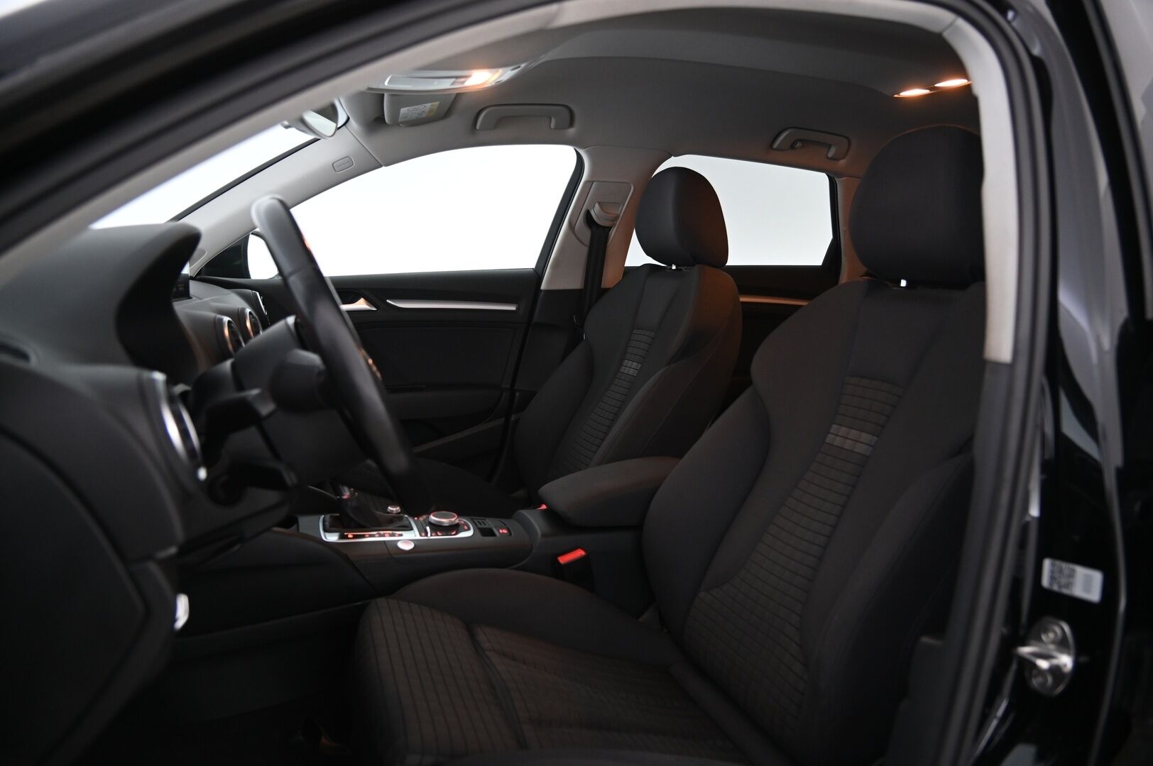 Audi A3 2015 Sportback Land of quattro Edition 2,0 TDI 135 kW quattro S tronic *Remuc Lisälämmitin / Tutkat / Sporttipenkit * - Siisti sporttinen nelikko Suomi-auto!