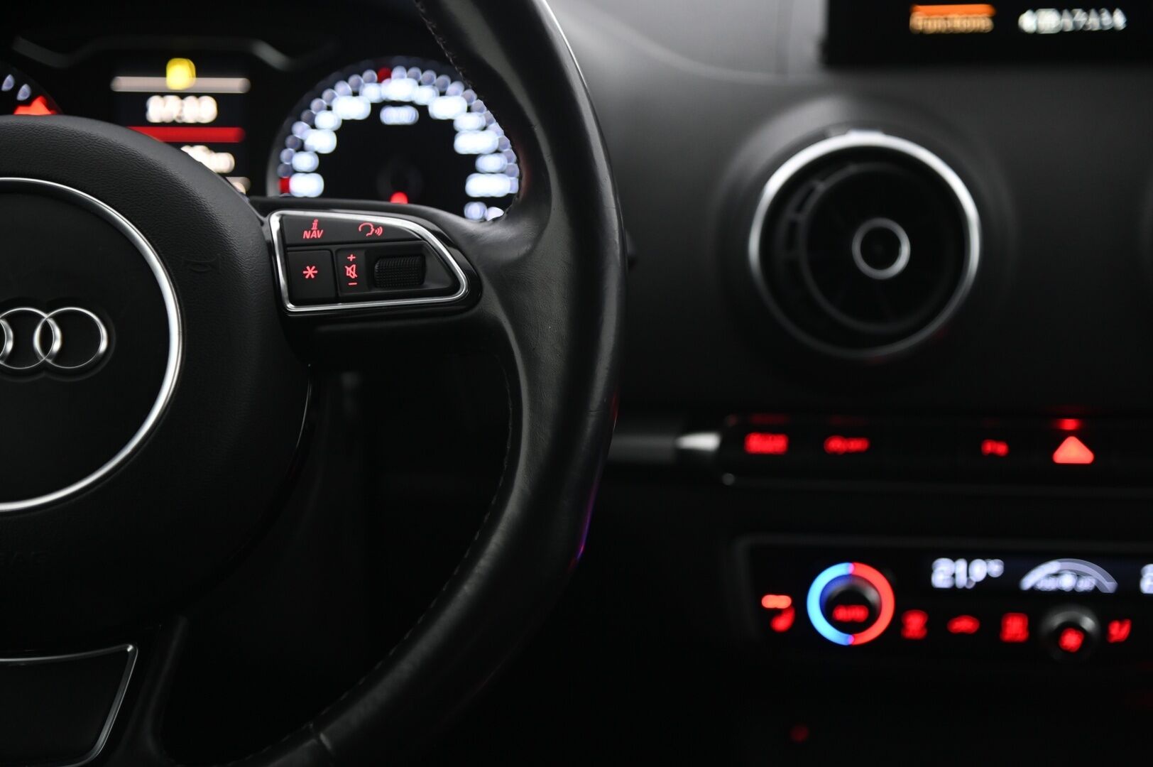 Audi A3 2015 Sportback Land of quattro Edition 2,0 TDI 135 kW quattro S tronic *Remuc Lisälämmitin / Tutkat / Sporttipenkit * - Siisti sporttinen nelikko Suomi-auto!