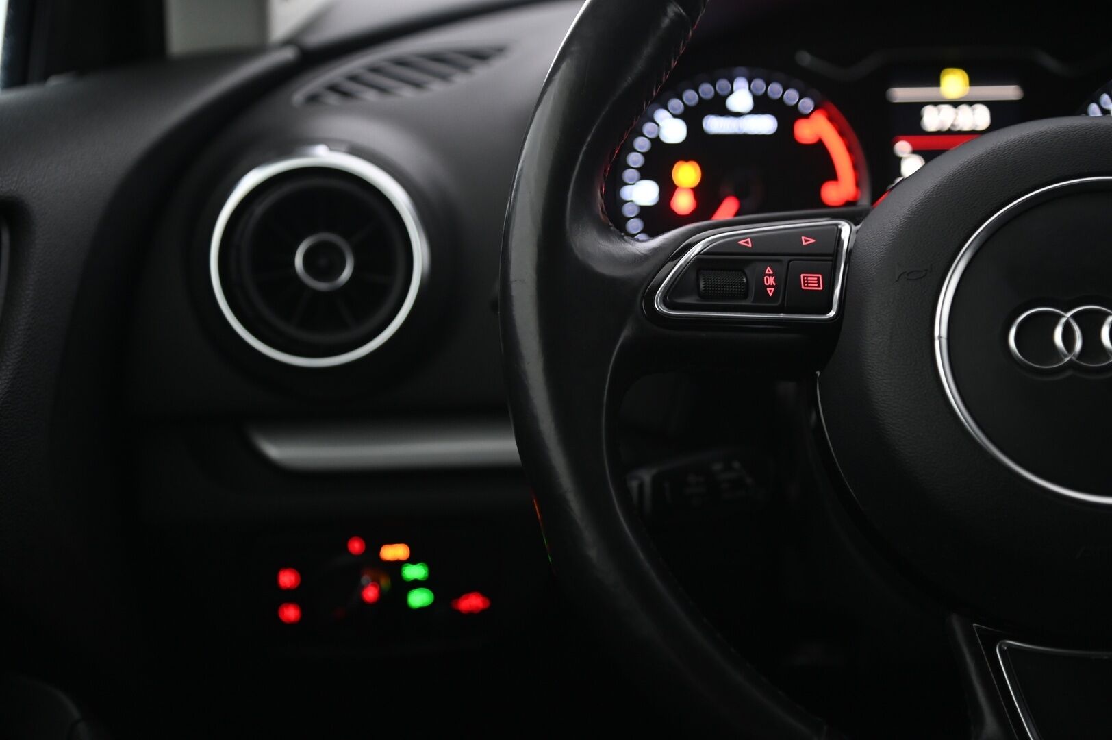 Audi A3 2015 Sportback Land of quattro Edition 2,0 TDI 135 kW quattro S tronic *Remuc Lisälämmitin / Tutkat / Sporttipenkit * - Siisti sporttinen nelikko Suomi-auto!