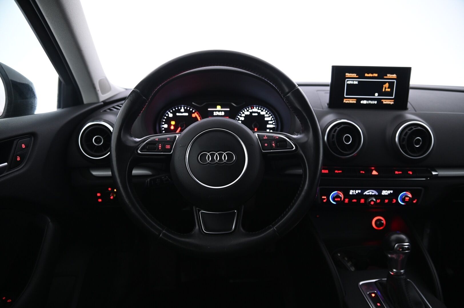 Audi A3 2015 Sportback Land of quattro Edition 2,0 TDI 135 kW quattro S tronic *Remuc Lisälämmitin / Tutkat / Sporttipenkit * - Siisti sporttinen nelikko Suomi-auto!