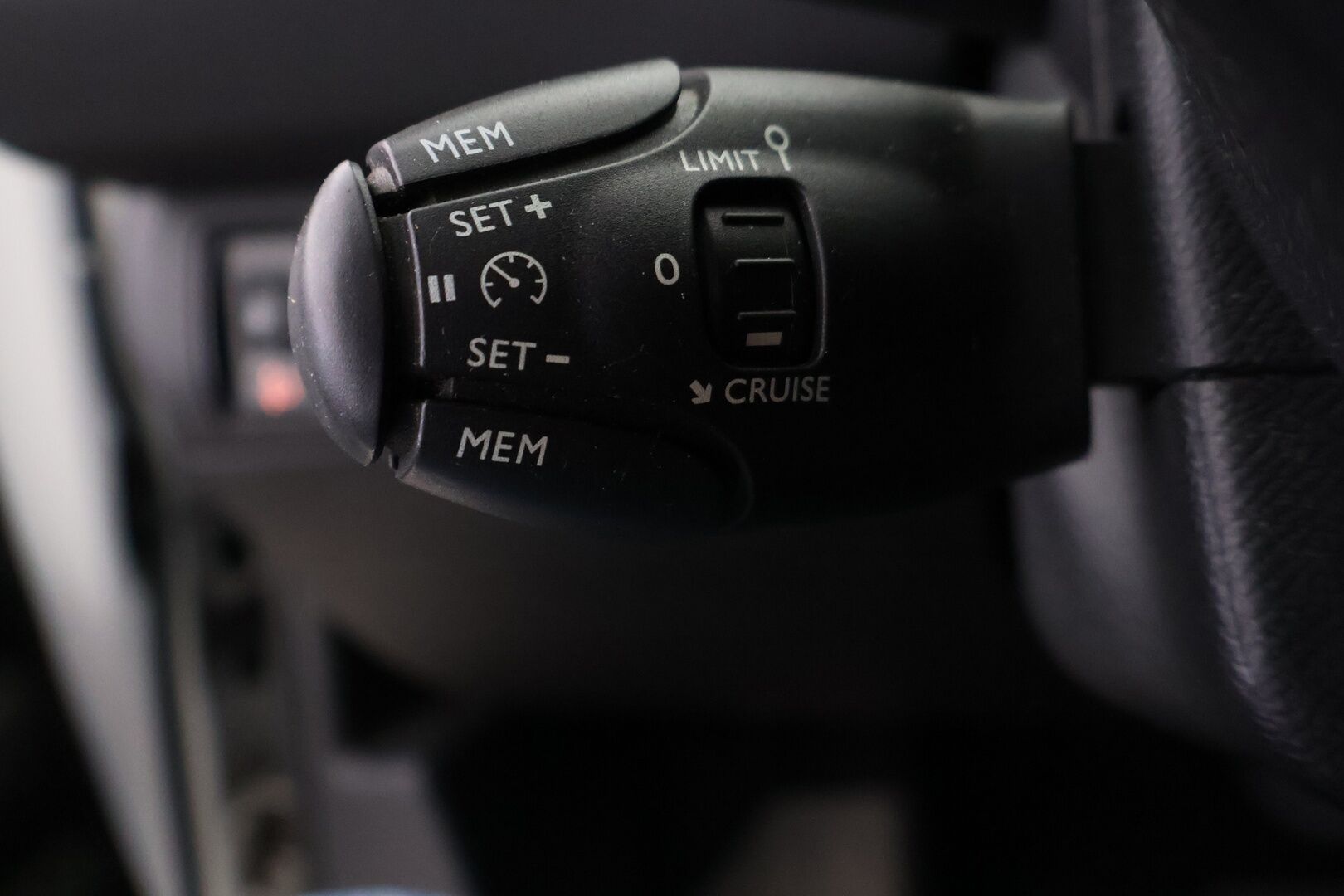 Peugeot 308 2015 SW Active PureTech 130 Automaatti -  YritysOutlet - Myydään vain yrityksille - | Lohko + sisäpistoke | Vakkari | Tutkat takana | Vetokoukku | 