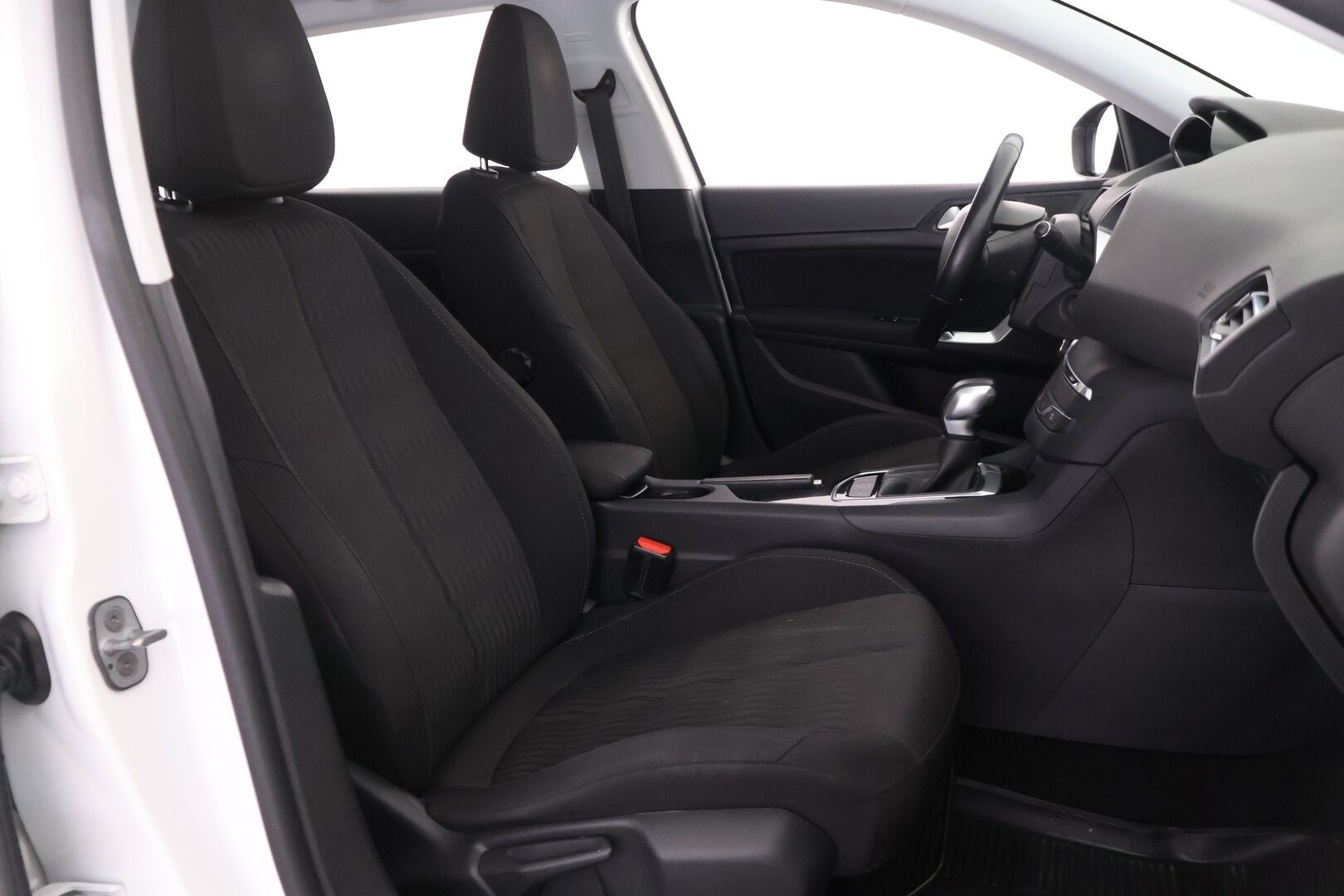 Peugeot 308 2015 SW Active PureTech 130 Automaatti -  YritysOutlet - Myydään vain yrityksille - | Lohko + sisäpistoke | Vakkari | Tutkat takana | Vetokoukku | 