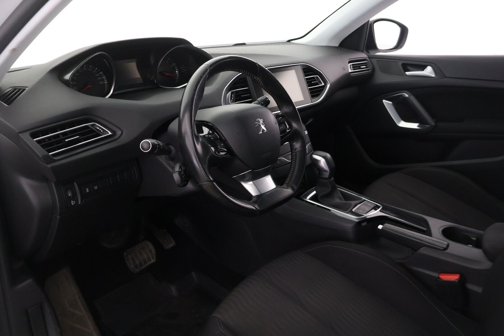 Peugeot 308 2015 SW Active PureTech 130 Automaatti -  YritysOutlet - Myydään vain yrityksille - | Lohko + sisäpistoke | Vakkari | Tutkat takana | Vetokoukku | 
