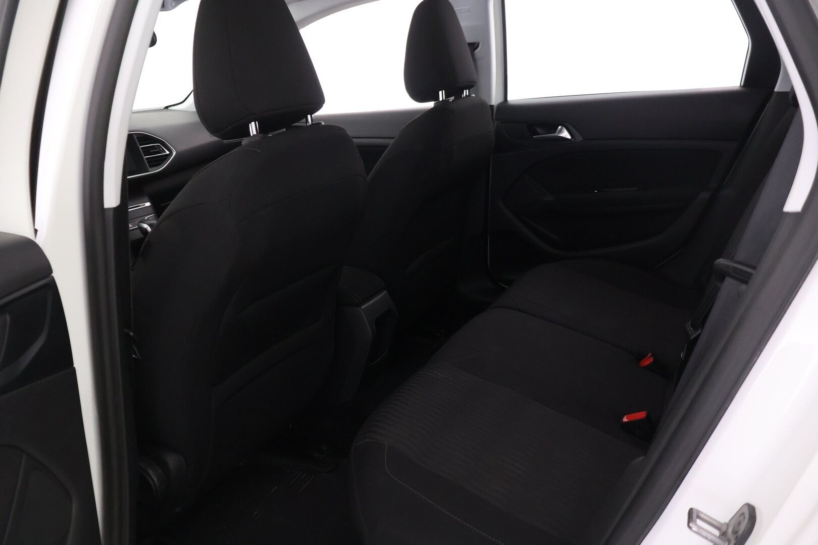 Peugeot 308 2015 SW Active PureTech 130 Automaatti -  YritysOutlet - Myydään vain yrityksille - | Lohko + sisäpistoke | Vakkari | Tutkat takana | Vetokoukku | 