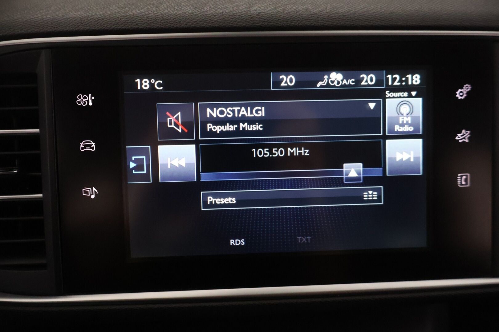 Peugeot 308 2015 SW Active PureTech 130 Automaatti -  YritysOutlet - Myydään vain yrityksille - | Lohko + sisäpistoke | Vakkari | Tutkat takana | Vetokoukku | 
