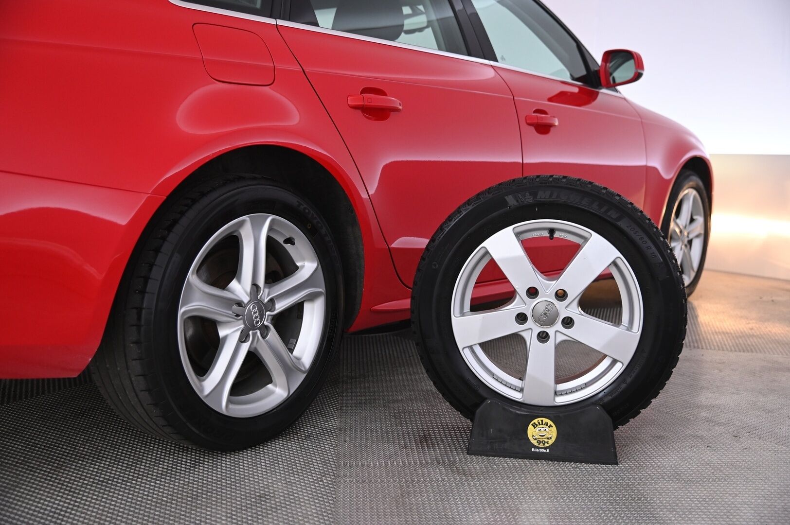 Audi A4 2015 Sedan Business 2,0 TDI clean diesel 110 kW - Vakkari | Webasto | Bluetooth | Xenon | Tutkat | Suomi-auto | 2x Renkaat & vanteet