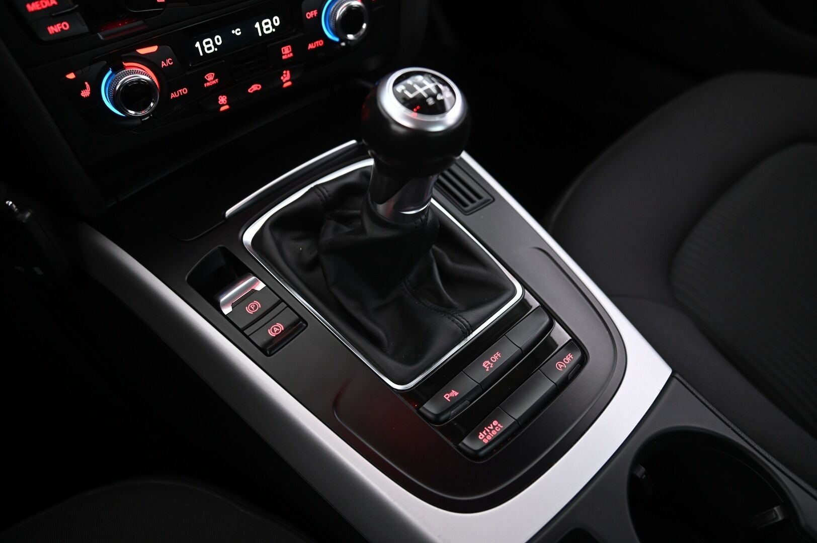 Audi A4 2015 Sedan Business 2,0 TDI clean diesel 110 kW - Vakkari | Webasto | Bluetooth | Xenon | Tutkat | Suomi-auto | 2x Renkaat & vanteet