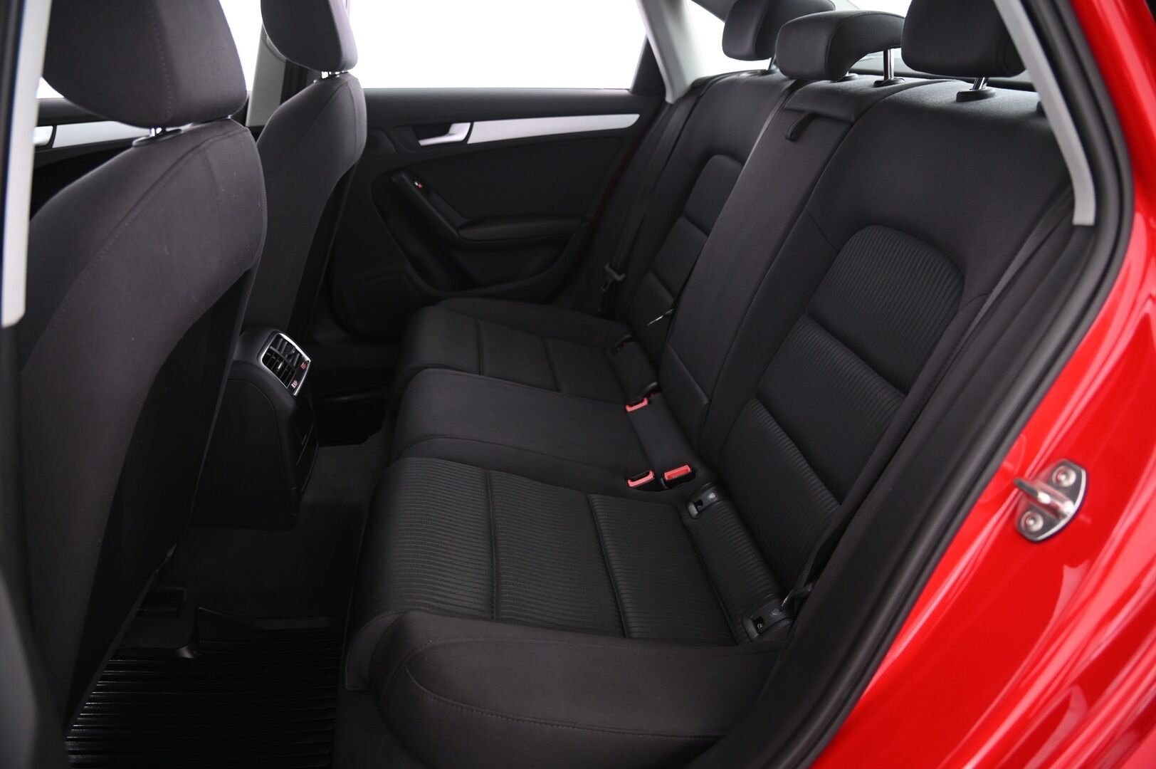 Audi A4 2015 Sedan Business 2,0 TDI clean diesel 110 kW - Vakkari | Webasto | Bluetooth | Xenon | Tutkat | Suomi-auto | 2x Renkaat & vanteet