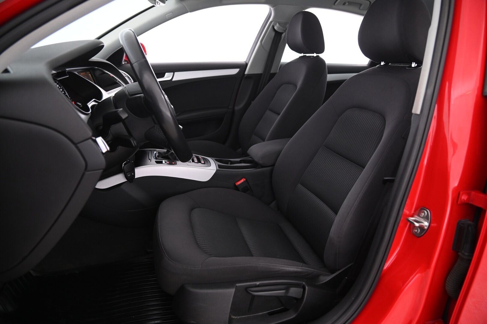 Audi A4 2015 Sedan Business 2,0 TDI clean diesel 110 kW - Vakkari | Webasto | Bluetooth | Xenon | Tutkat | Suomi-auto | 2x Renkaat & vanteet