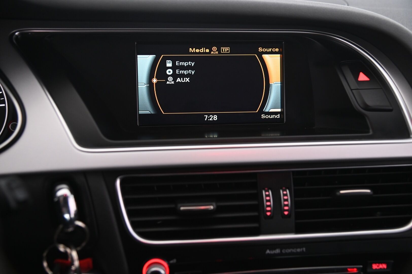 Audi A4 2015 Sedan Business 2,0 TDI clean diesel 110 kW - Vakkari | Webasto | Bluetooth | Xenon | Tutkat | Suomi-auto | 2x Renkaat & vanteet
