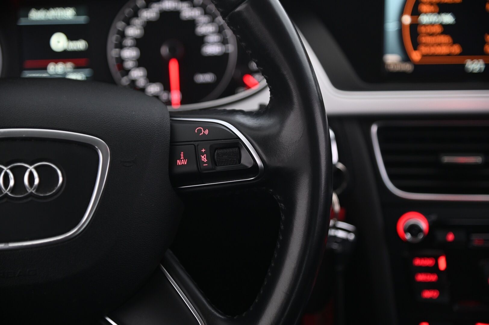 Audi A4 2015 Sedan Business 2,0 TDI clean diesel 110 kW - Vakkari | Webasto | Bluetooth | Xenon | Tutkat | Suomi-auto | 2x Renkaat & vanteet