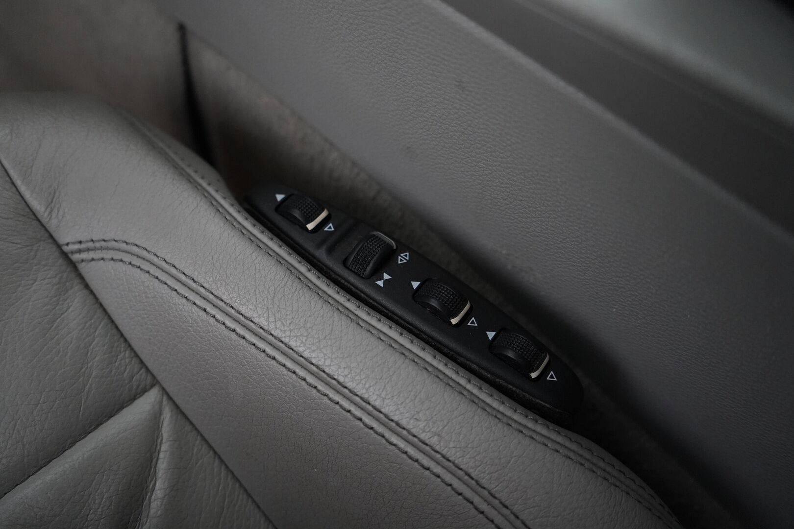 Mercedes-Benz E 2010 250 CGI Coupé A AMG *Ortopedinahat / Tutkat / Vakkari / Lohko* - Ketju vaihdettu / Huollettu 05/2025 / Kahdet renkaat vanteilla