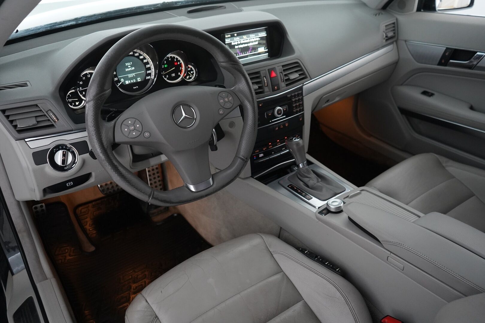 Mercedes-Benz E 2010 250 CGI Coupé A AMG *Ortopedinahat / Tutkat / Vakkari / Lohko* - Ketju vaihdettu / Huollettu 05/2025 / Kahdet renkaat vanteilla